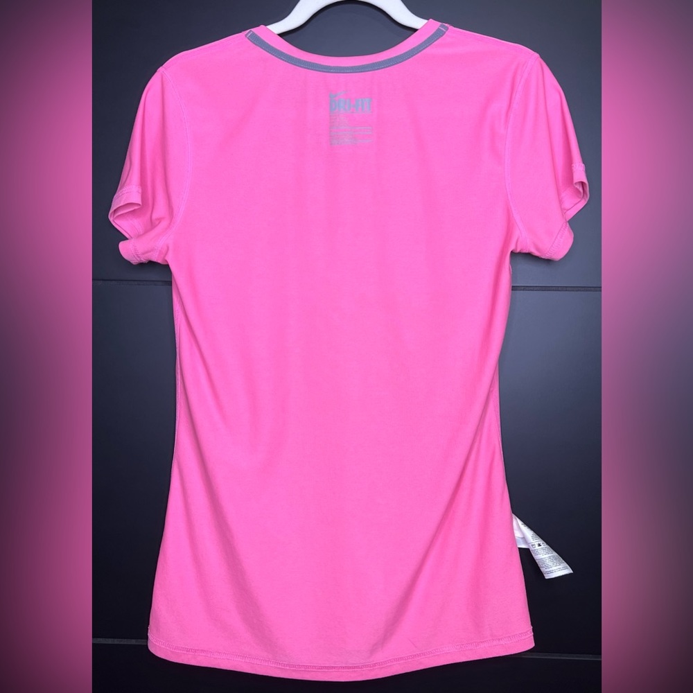 NIKE Dri-Fit pink v-neck t-shirt - Picture 4 of 9